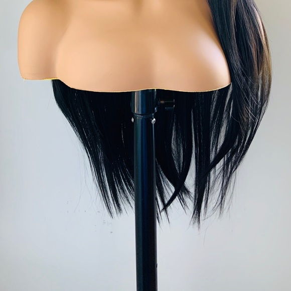 Simply Gorgeous Long Black Synthetic Lace Front Wig for Daily Wear/Photos/Events - Picture 10 of 12